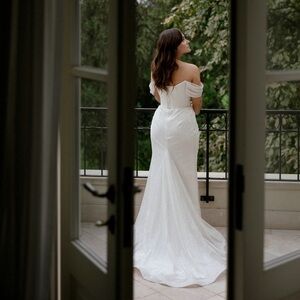 Luxury Ivory Sparkly Wedding Dress – Off-Shoulder, Fitted, EU 44 / US 10